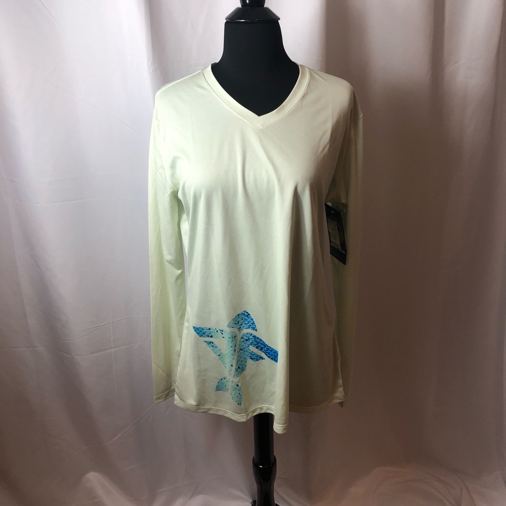NWT Aquaflauge top provides UPF protection!